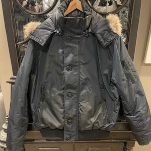 Mens Andrew Marc winter jacket with faux fur hood.